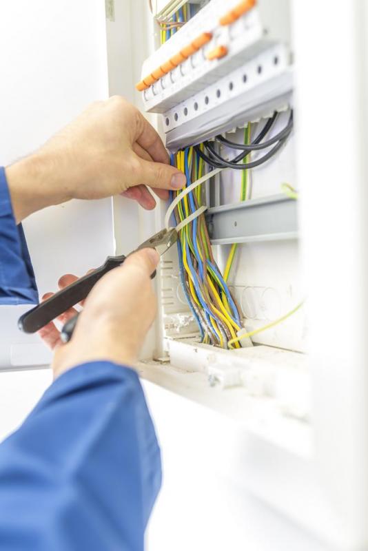 Cr&eacute;ation d'un r&eacute;seau &eacute;lectrique : les &eacute;tapes cl&eacute;s &agrave; conna&icirc;tre